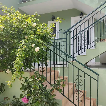 Rosegarden בית נופש *